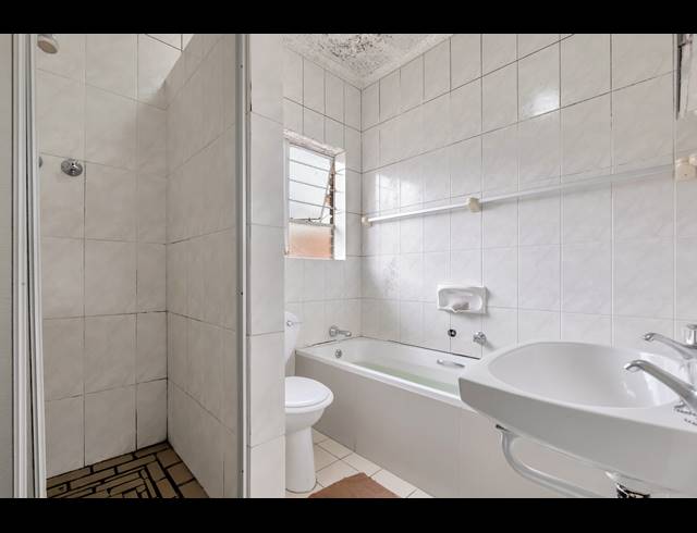 2 BEDROOM TOWNHOUSE FOR SALE IN WINDSOR WEST